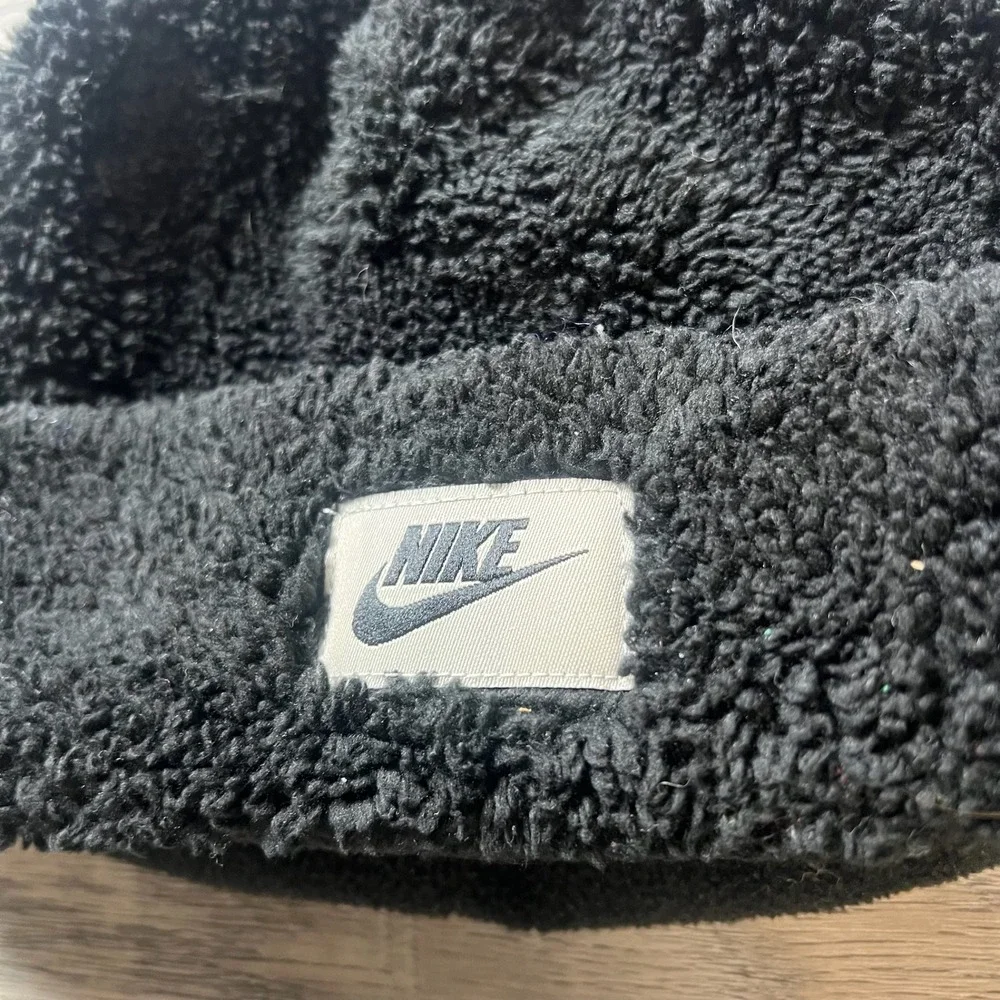 Nike Beanie Kids One‎ Size Black Sherpa Fleece Cuffed Winter Hat 3070-023
